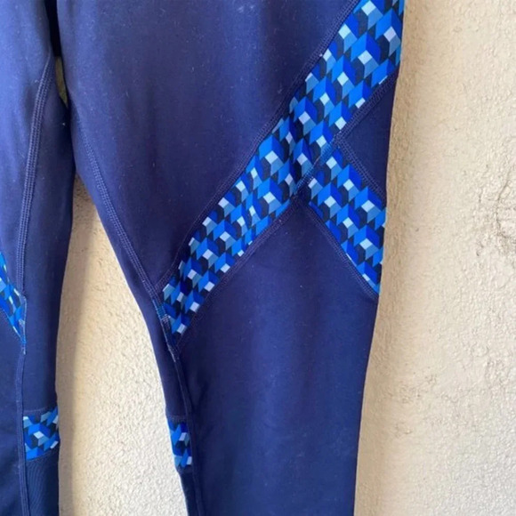 GapFit G-Fast Mid Rise Navy Geo Print 7/8 Leggings medium - Picture 3 of 5